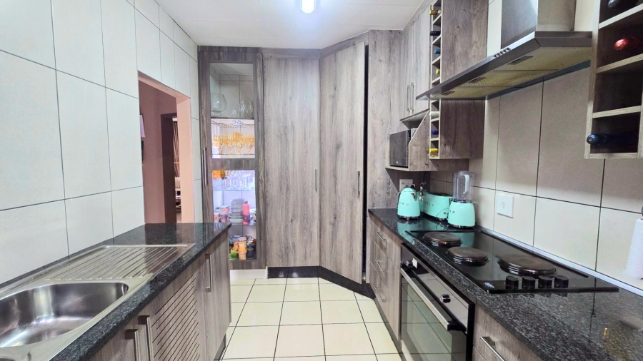 To Let 3 Bedroom Property for Rent in Silverton Gauteng
