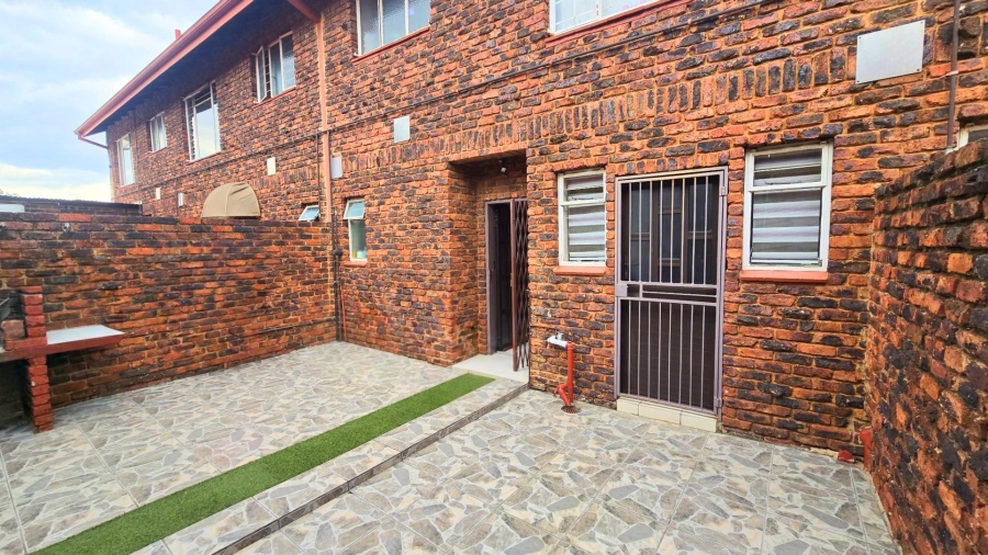 To Let 3 Bedroom Property for Rent in Silverton Gauteng