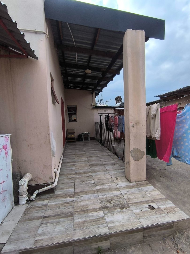 9 Bedroom Property for Sale in The Hill Gauteng