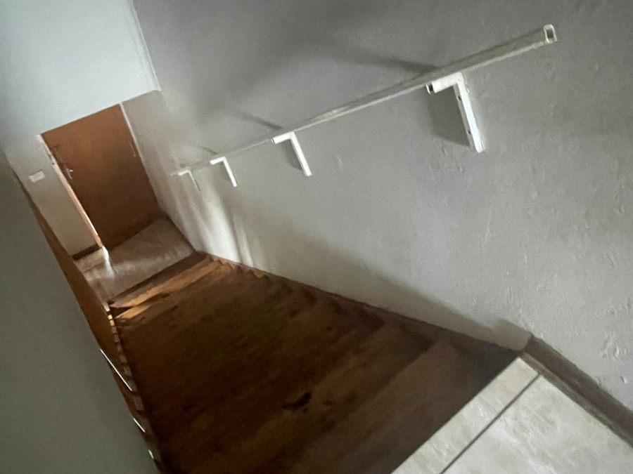 To Let 3 Bedroom Property for Rent in Rhodesfield Gauteng