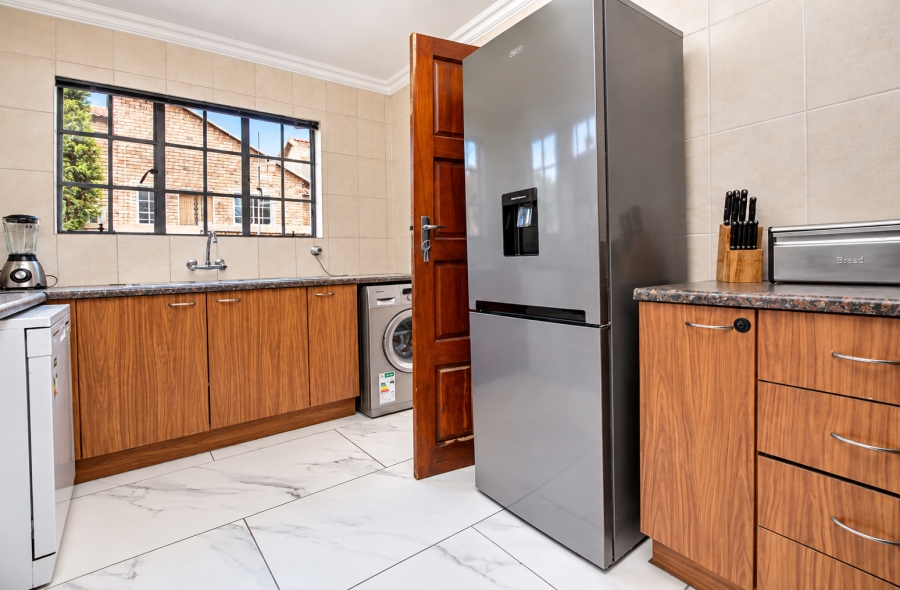 3 Bedroom Property for Sale in Honeydew Grove Gauteng