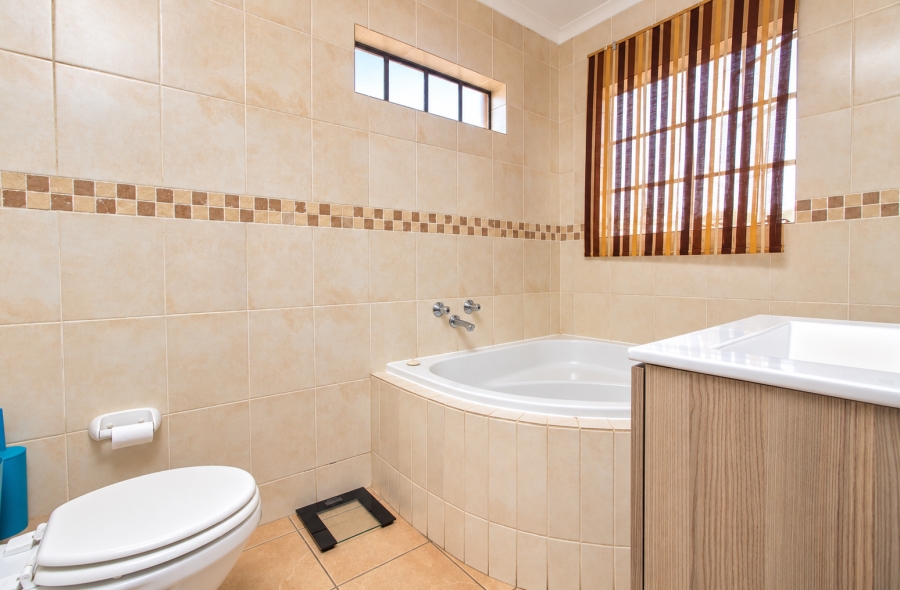 3 Bedroom Property for Sale in Honeydew Grove Gauteng