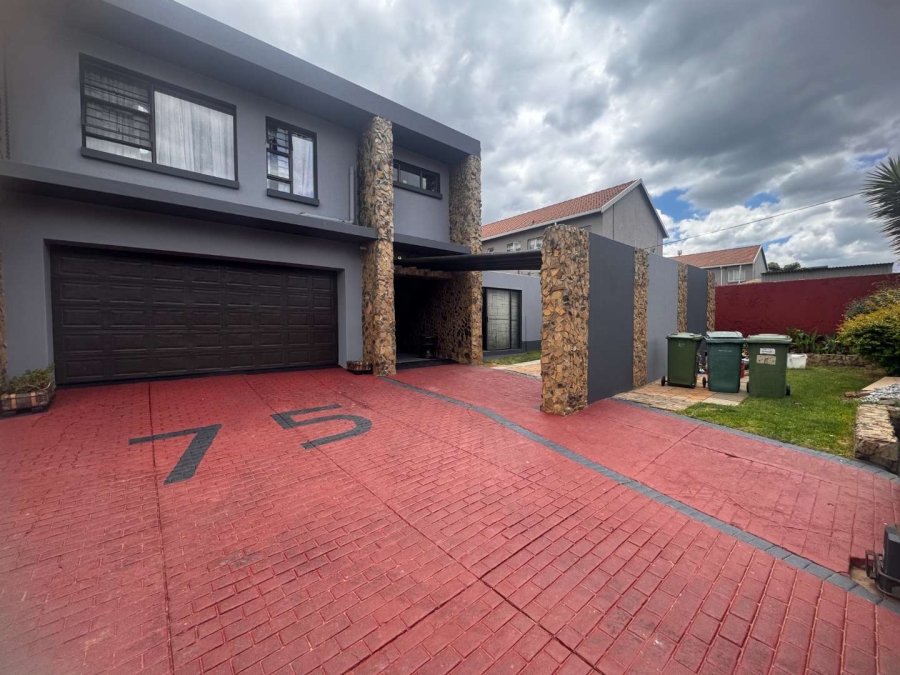 3 Bedroom Property for Sale in Brackendowns Gauteng