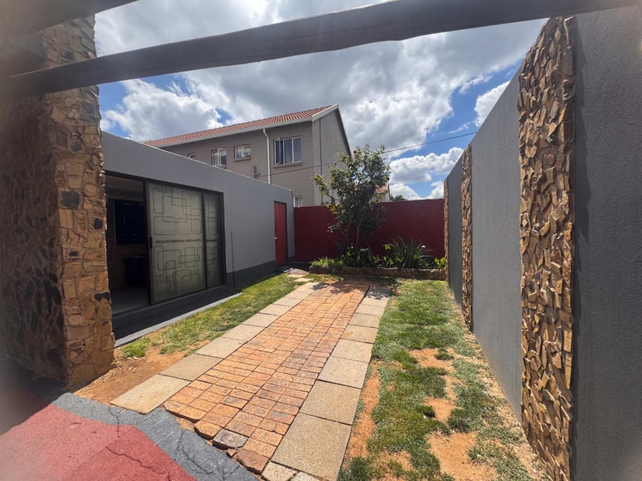 3 Bedroom Property for Sale in Brackendowns Gauteng