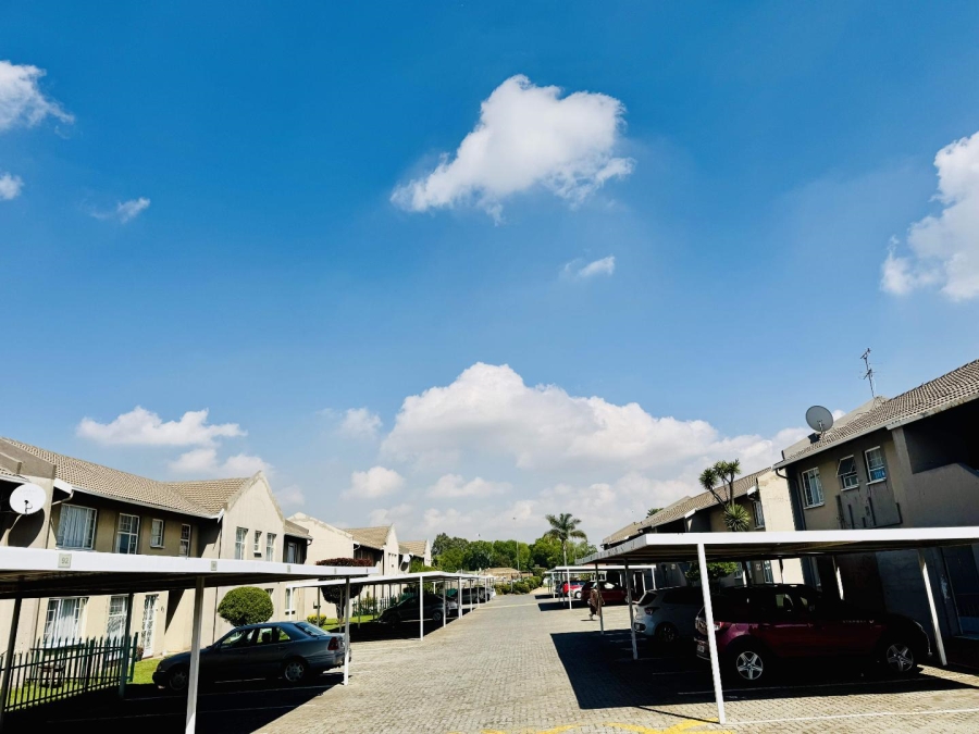 2 Bedroom Property for Sale in Ravenswood Gauteng