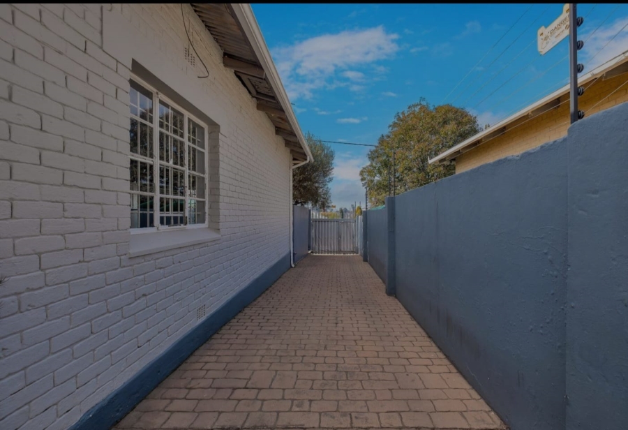 9 Bedroom Property for Sale in Westdene Gauteng