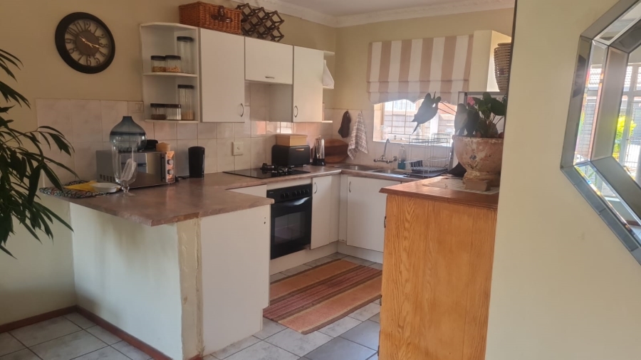 2 Bedroom Property for Sale in Die Hoewes Gauteng