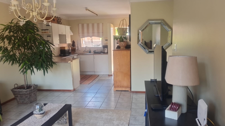 2 Bedroom Property for Sale in Die Hoewes Gauteng