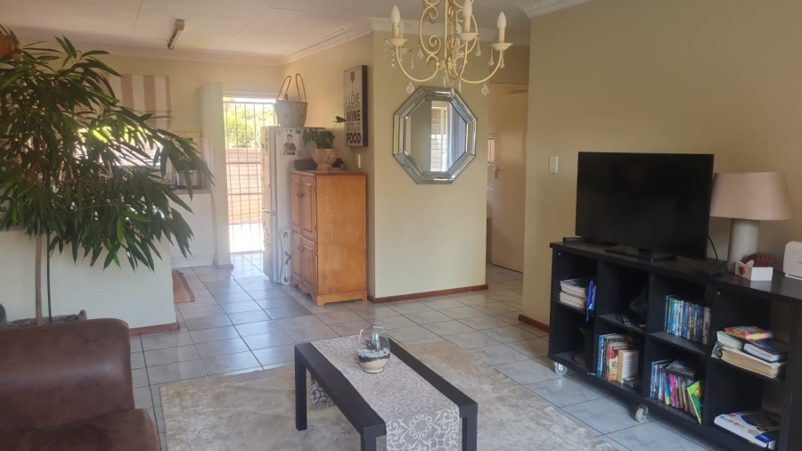2 Bedroom Property for Sale in Die Hoewes Gauteng