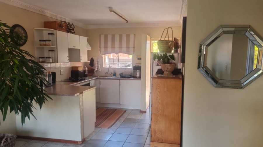 2 Bedroom Property for Sale in Die Hoewes Gauteng