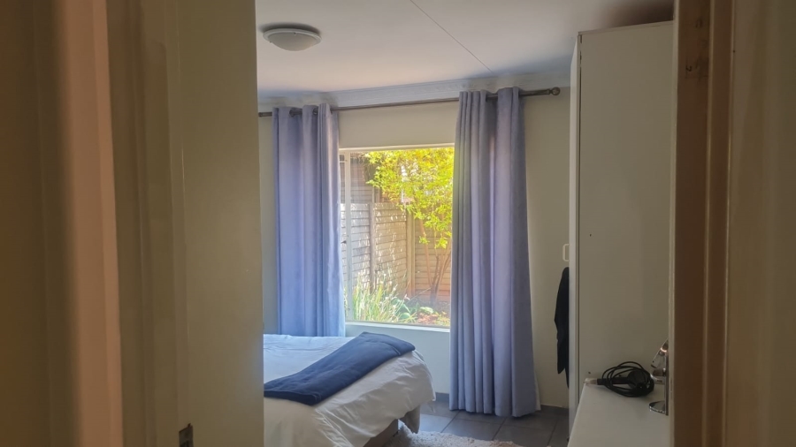 2 Bedroom Property for Sale in Die Hoewes Gauteng