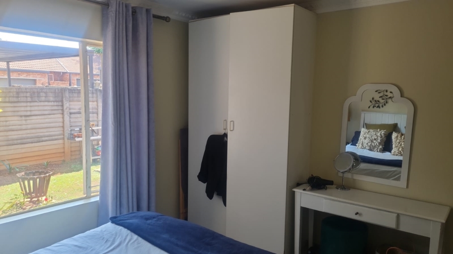 2 Bedroom Property for Sale in Die Hoewes Gauteng