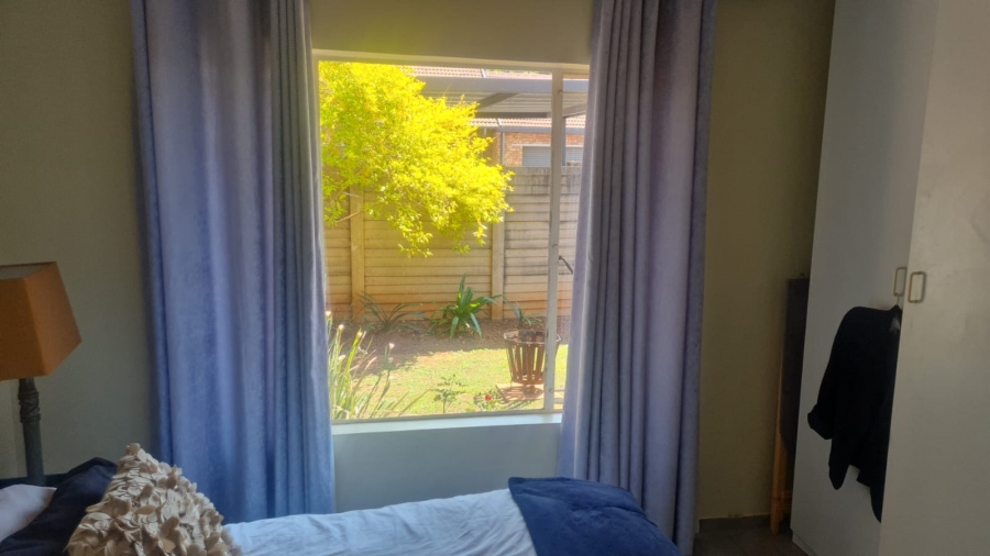 2 Bedroom Property for Sale in Die Hoewes Gauteng