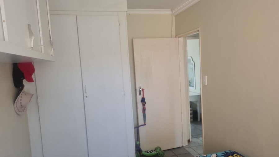 2 Bedroom Property for Sale in Die Hoewes Gauteng