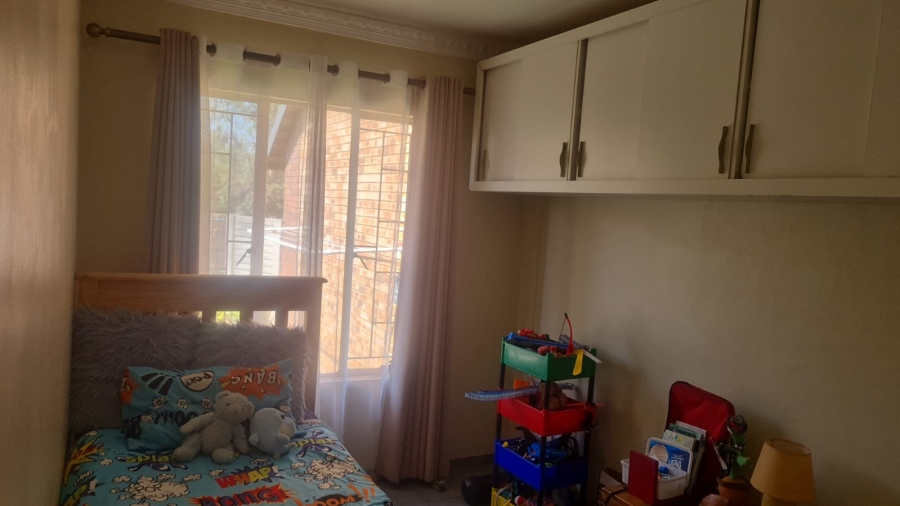 2 Bedroom Property for Sale in Die Hoewes Gauteng