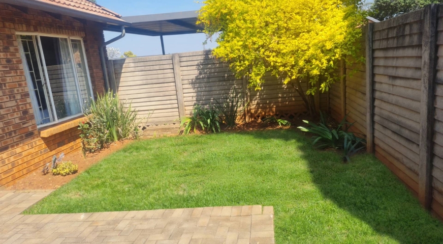 2 Bedroom Property for Sale in Die Hoewes Gauteng