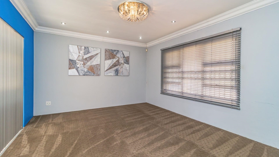3 Bedroom Property for Sale in Mackenzie Park Gauteng