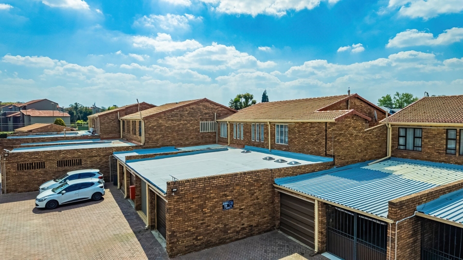 3 Bedroom Property for Sale in Lakefield Gauteng
