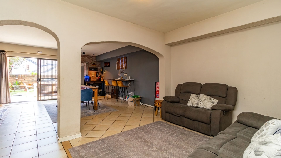 3 Bedroom Property for Sale in Lakefield Gauteng