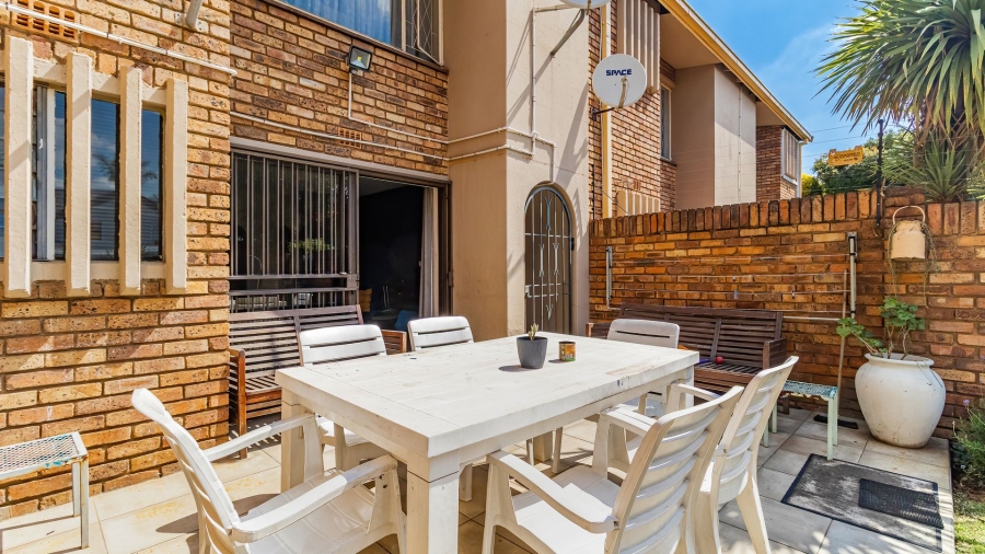 3 Bedroom Property for Sale in Lakefield Gauteng