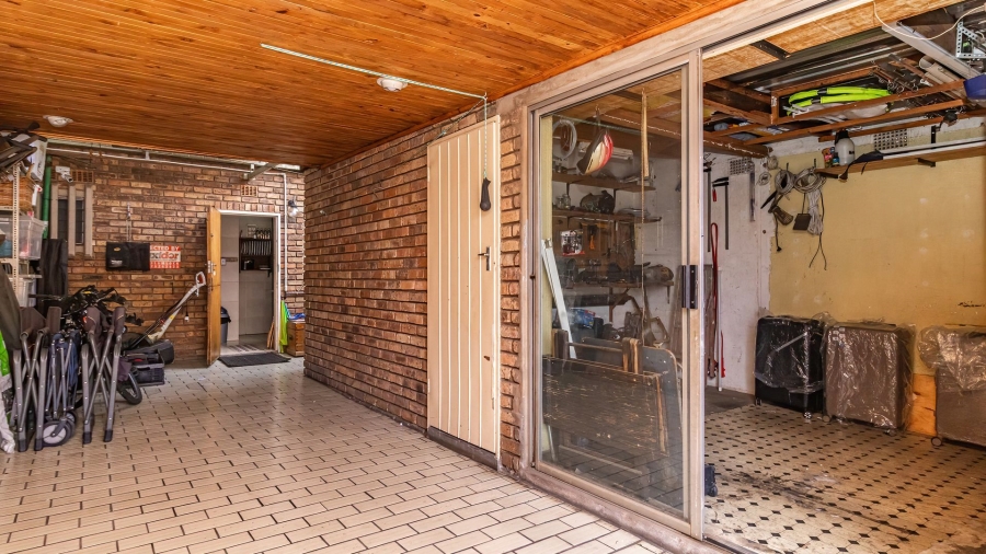3 Bedroom Property for Sale in Lakefield Gauteng