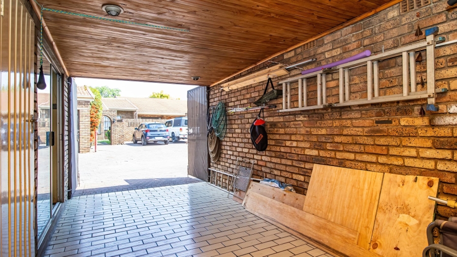 3 Bedroom Property for Sale in Lakefield Gauteng