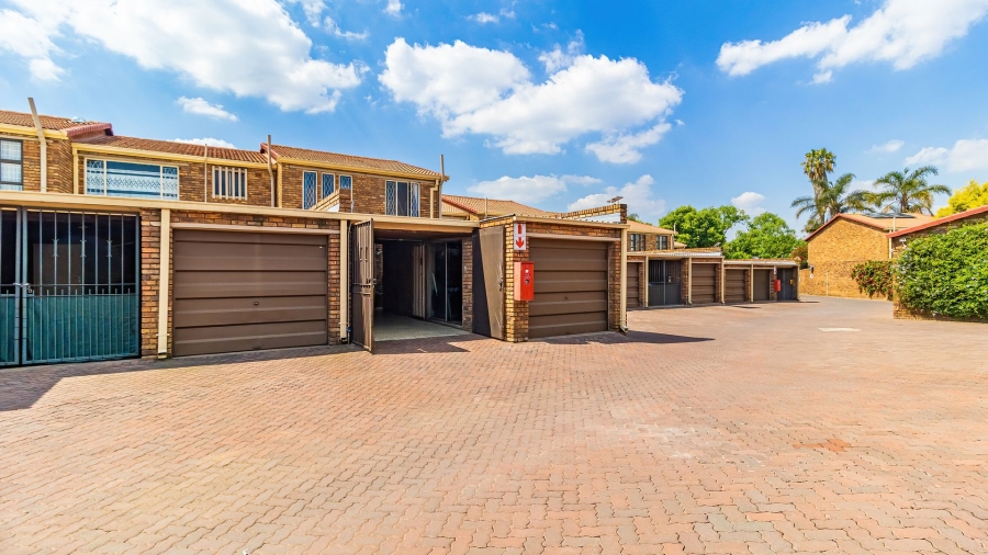 3 Bedroom Property for Sale in Lakefield Gauteng