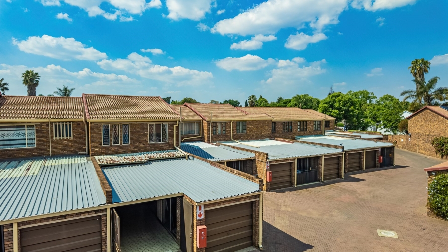 3 Bedroom Property for Sale in Lakefield Gauteng