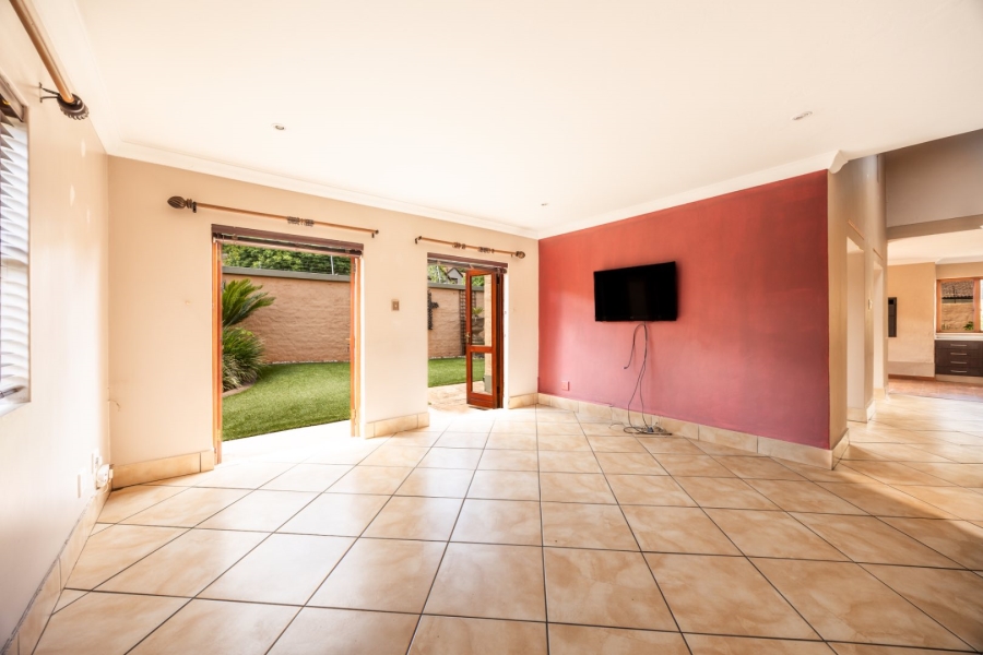 3 Bedroom Property for Sale in Faerie Glen Gauteng