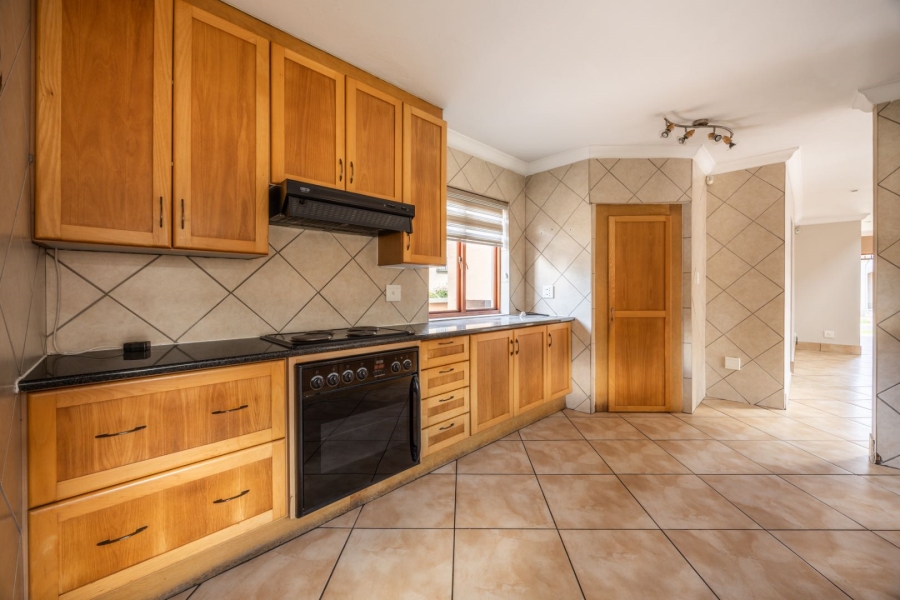 3 Bedroom Property for Sale in Faerie Glen Gauteng