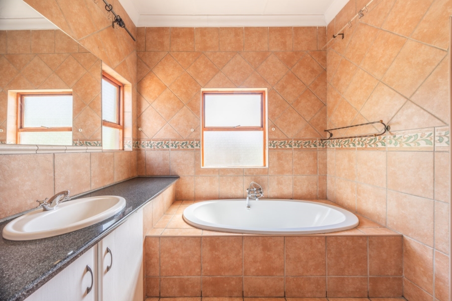 3 Bedroom Property for Sale in Faerie Glen Gauteng