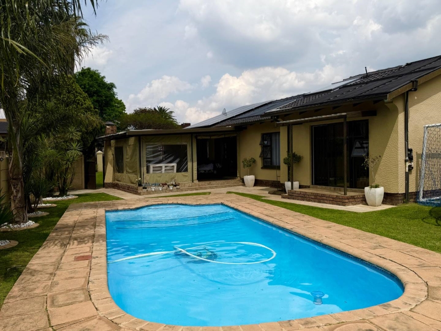 3 Bedroom Property for Sale in Edleen Gauteng
