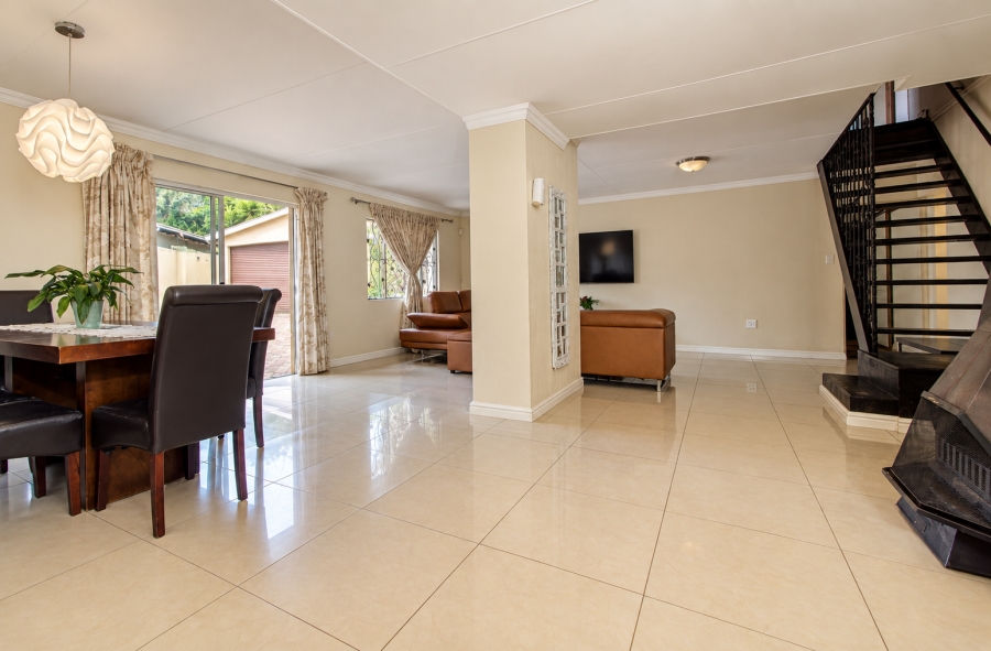 4 Bedroom Property for Sale in Wilgeheuwel Gauteng