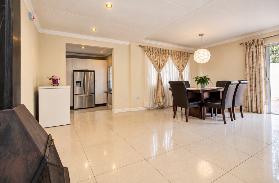 4 Bedroom Property for Sale in Wilgeheuwel Gauteng