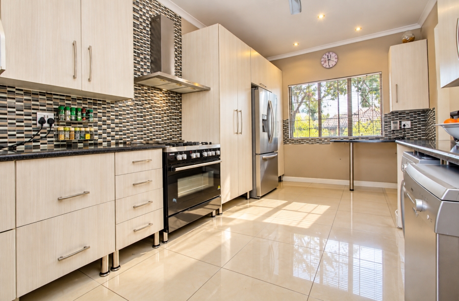 4 Bedroom Property for Sale in Wilgeheuwel Gauteng