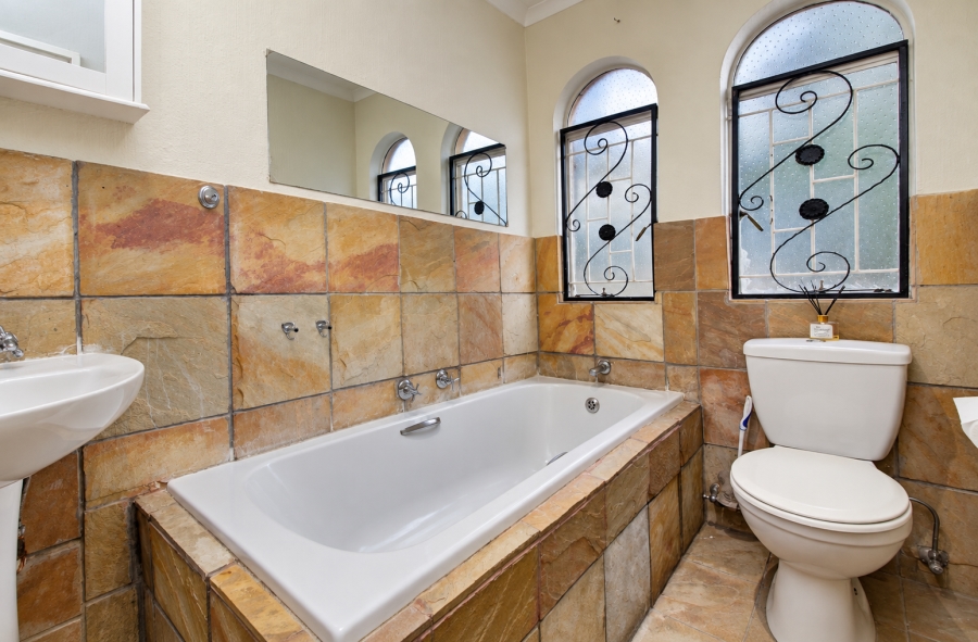 4 Bedroom Property for Sale in Wilgeheuwel Gauteng