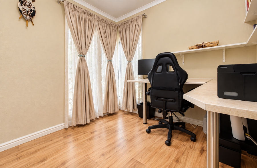 4 Bedroom Property for Sale in Wilgeheuwel Gauteng