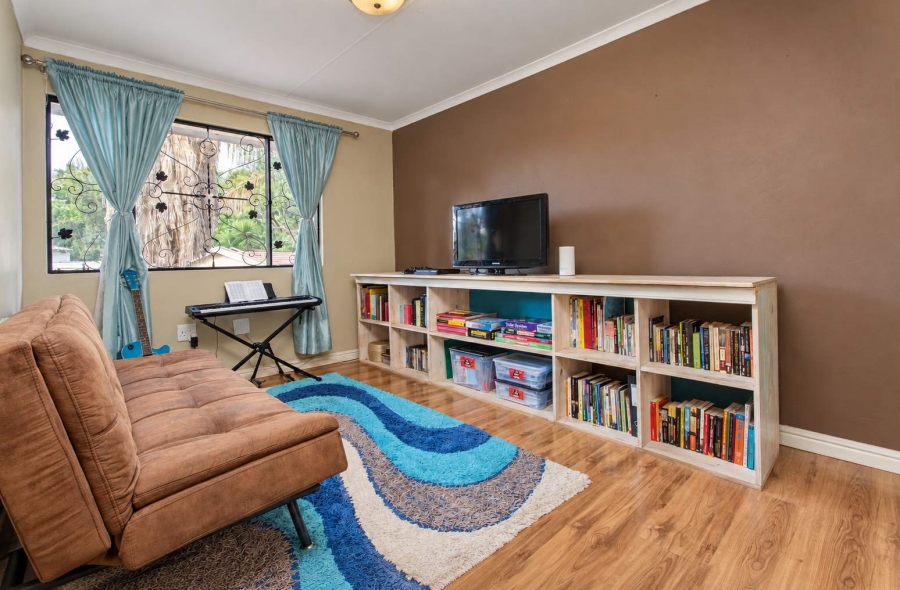 4 Bedroom Property for Sale in Wilgeheuwel Gauteng