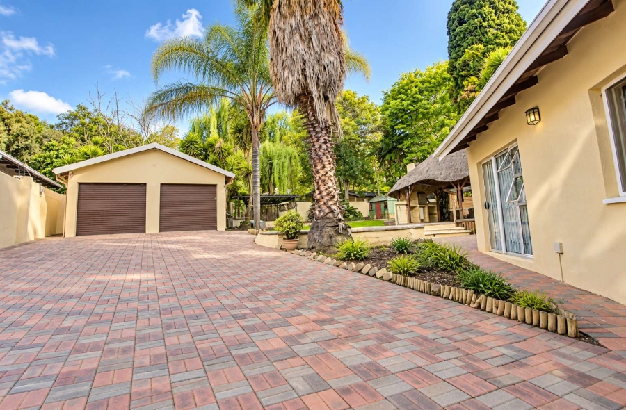 4 Bedroom Property for Sale in Wilgeheuwel Gauteng