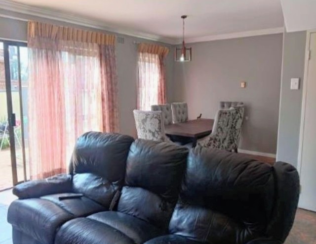 To Let 3 Bedroom Property for Rent in Corlett Gardens Gauteng