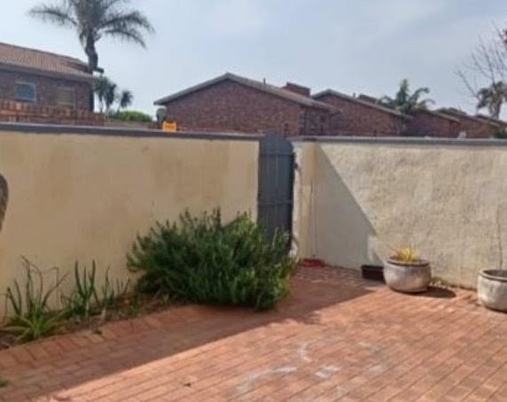 To Let 3 Bedroom Property for Rent in Corlett Gardens Gauteng