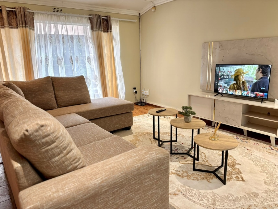 To Let 4 Bedroom Property for Rent in Allen Grove Gauteng