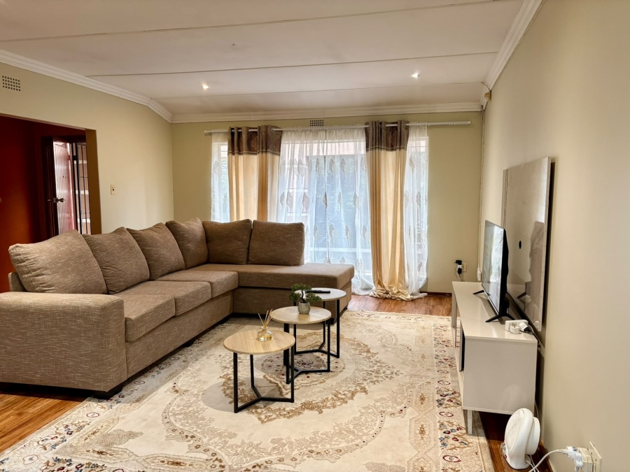 To Let 4 Bedroom Property for Rent in Allen Grove Gauteng