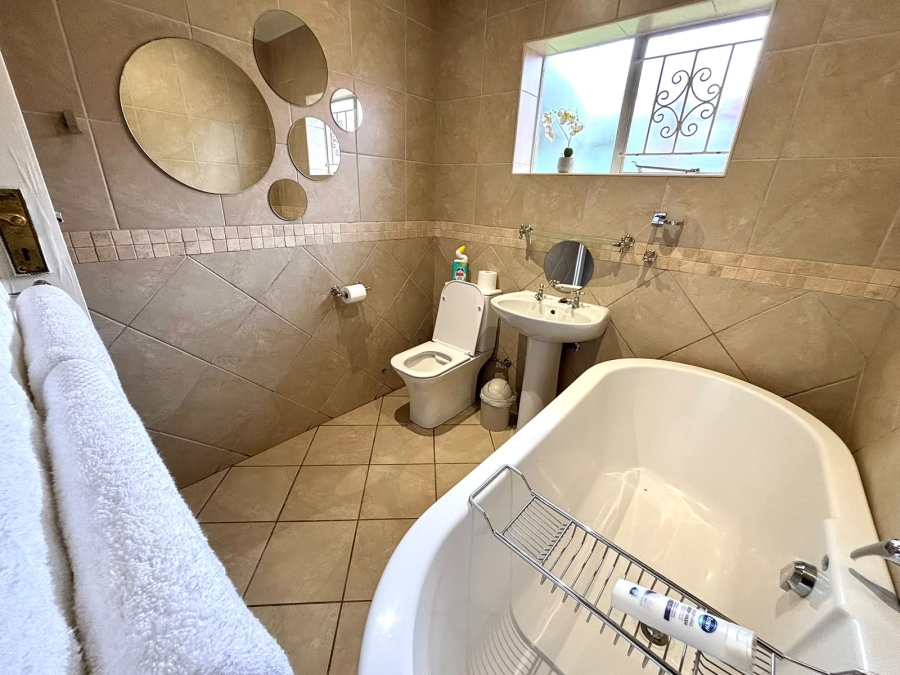 To Let 4 Bedroom Property for Rent in Allen Grove Gauteng