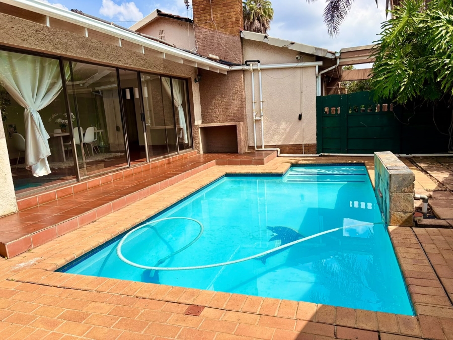 To Let 4 Bedroom Property for Rent in Allen Grove Gauteng
