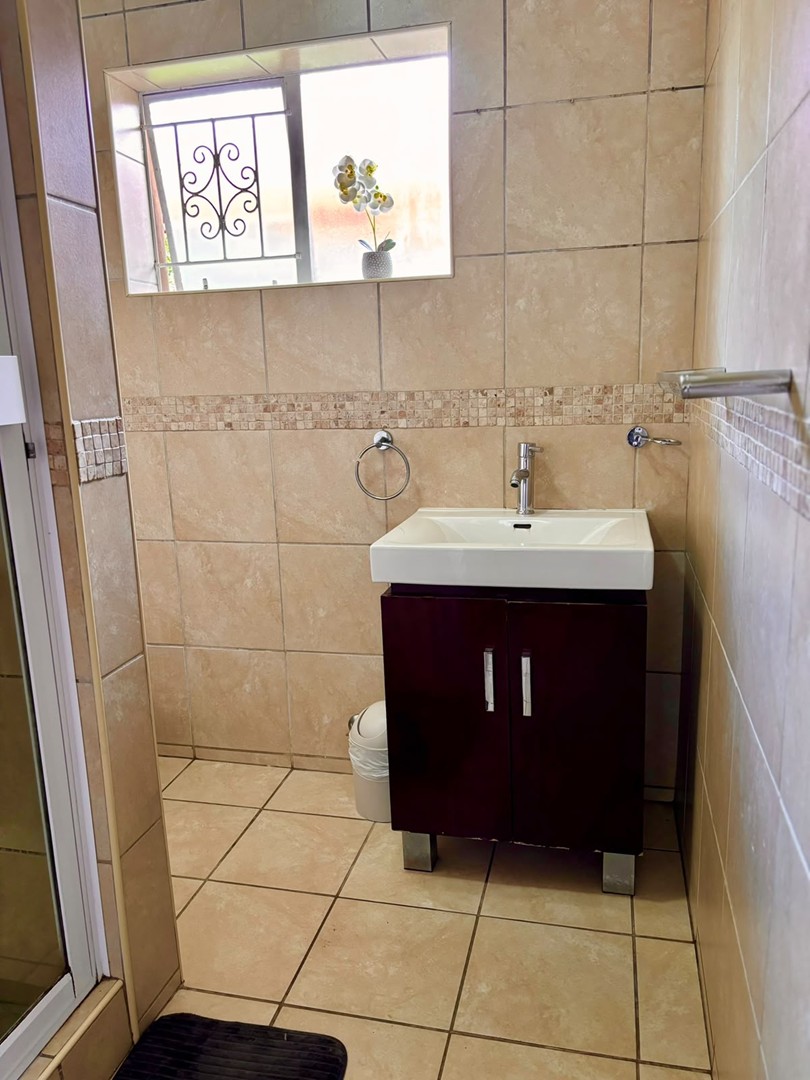 To Let 4 Bedroom Property for Rent in Allen Grove Gauteng