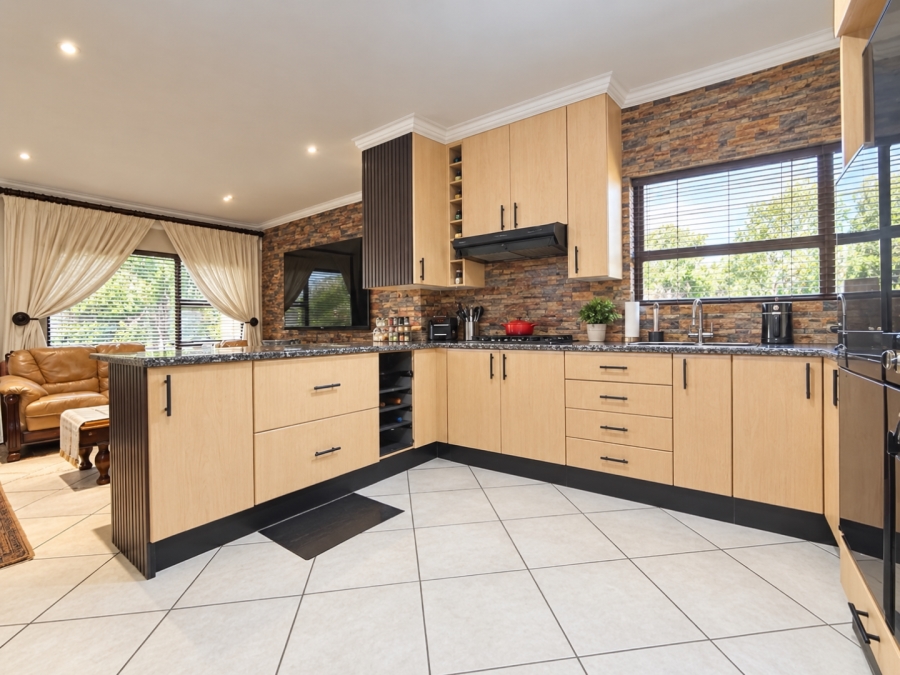 3 Bedroom Property for Sale in Faerie Glen Gauteng