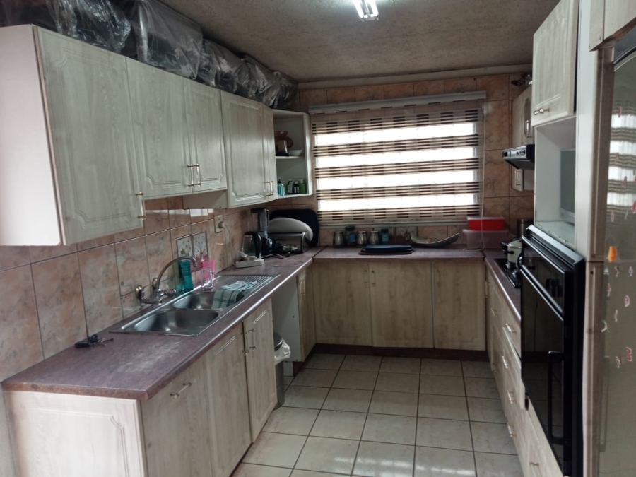 3 Bedroom Property for Sale in Ponong Gauteng