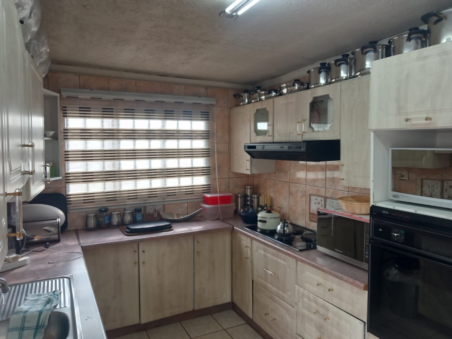 3 Bedroom Property for Sale in Ponong Gauteng