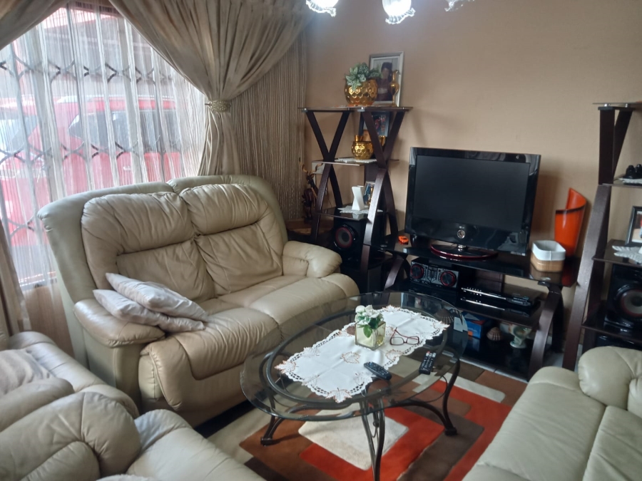 3 Bedroom Property for Sale in Ponong Gauteng